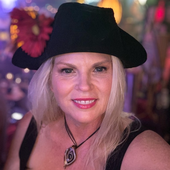 Meet your Posher, Doris - Picture 1 of 1